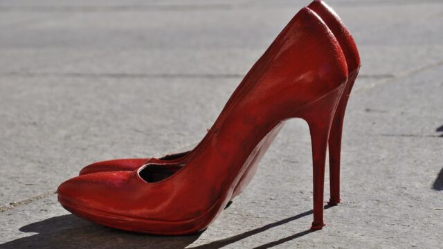 giornata internazionale per l'eliminazione della violenza sulle donne, scarpe rosse