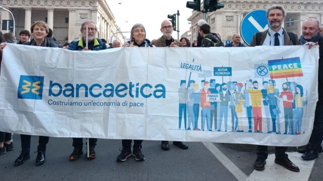 soci di Banca Etica con i vertici del Gruppo Banca Etica in piazza con Libera, Milano, 21-3-2023