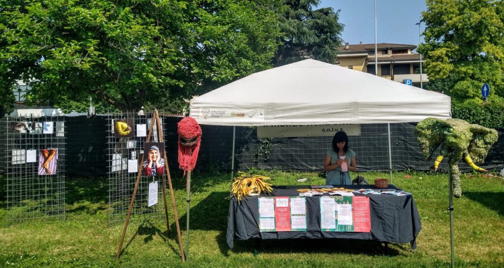 banchetto informativo alla Festa dei Popoli di Thiene - Il mondo nella città, Schio (Vi)