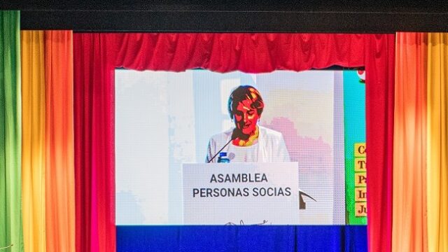 ritaglio assemblea annuale persone socie di Banca Etica 2023 tra Siviglia e Brescia - foto di Luca Gallo