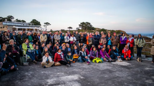 persone socie di Banca Etica e Fiare Banca Etica in visita alle isole Cies